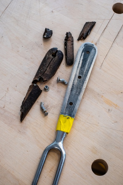 Un manche de fouchette à poulets