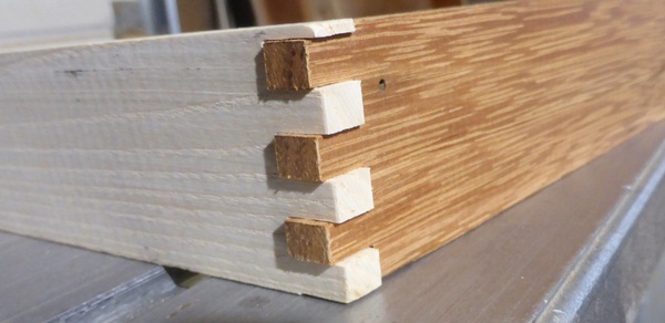 Gabarit traineau pour queues droites à la scie sous table