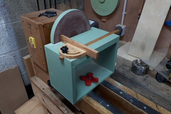 Accessoire de poncage pour tour à bois