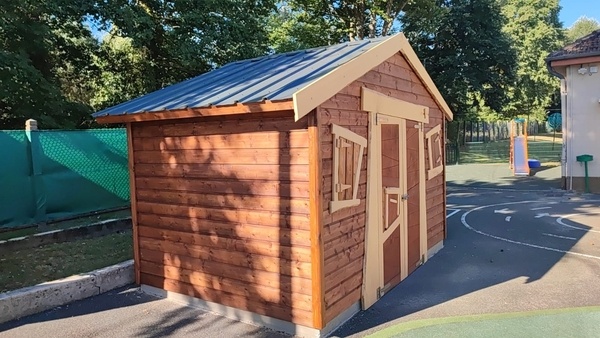 Petit châlet d école