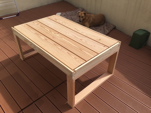 Table extérieure express et ses jardinières.