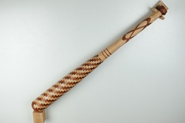 Une batte de baseball composée de 550 pièces!