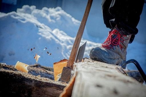 Formation charpente équarrie à la hache - Atelier de la Grande Oye