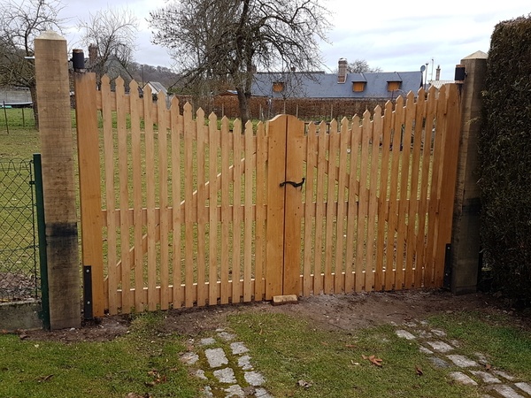 Barrière en chêne avec courbes