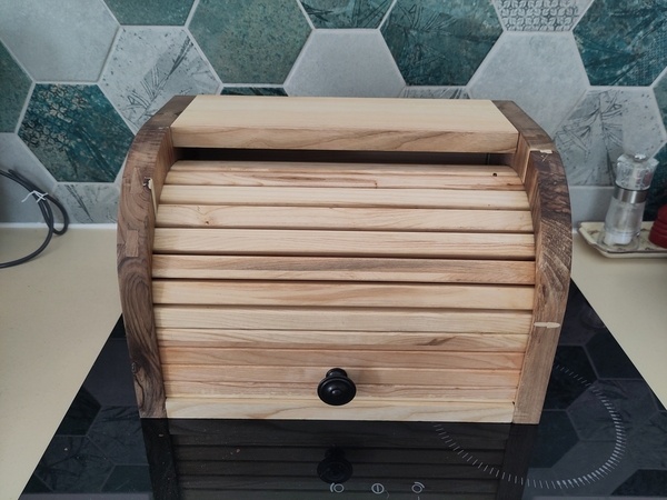 Huche à pain noyer et frêne