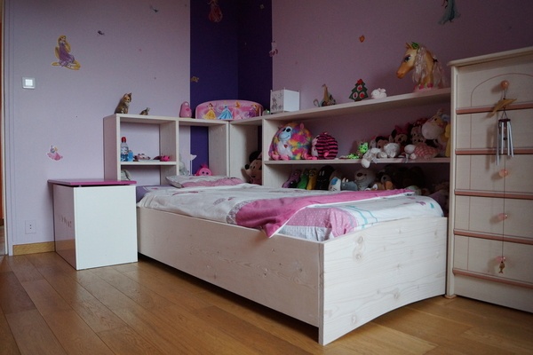 Un lit à étagères