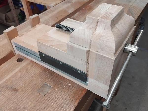 Un étau en bois
