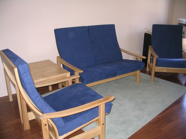 Fauteuils, causeuse et tables