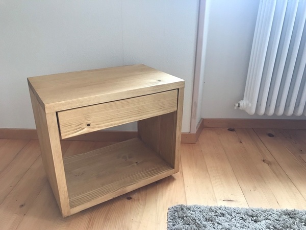 Une paire de chevets