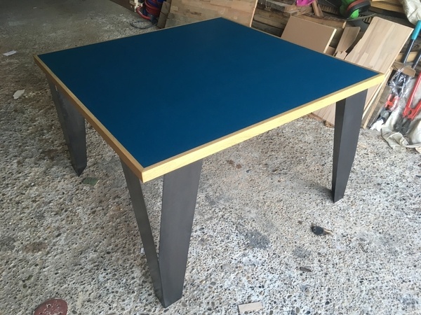 Table valchromat et metal