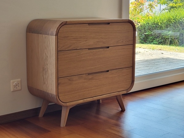 Commode à bords arrondis