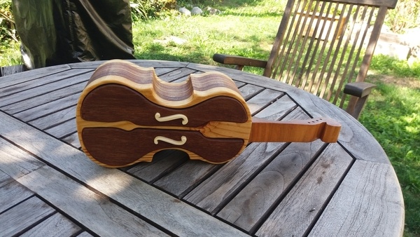 Boite à bijoux en forme de violon 2