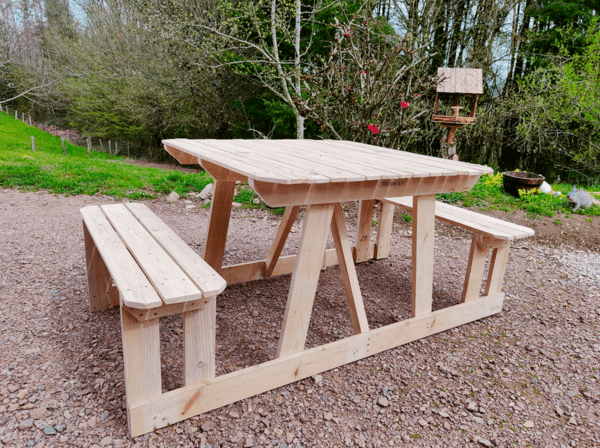 Différentes tables de pic Nic en bois de palette