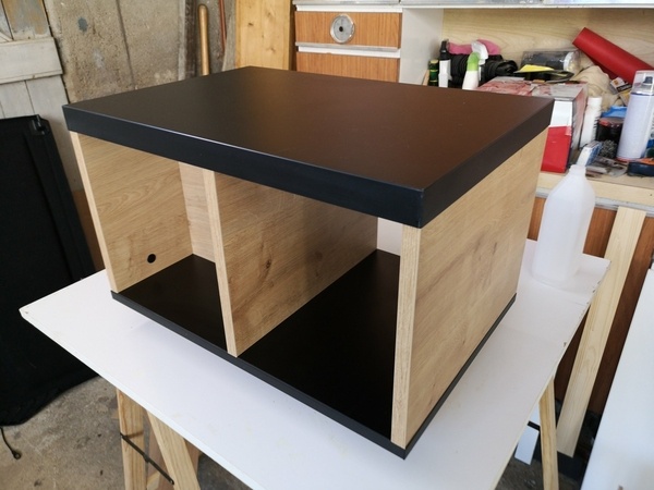 Petite table basse et meuble TV pour un studio