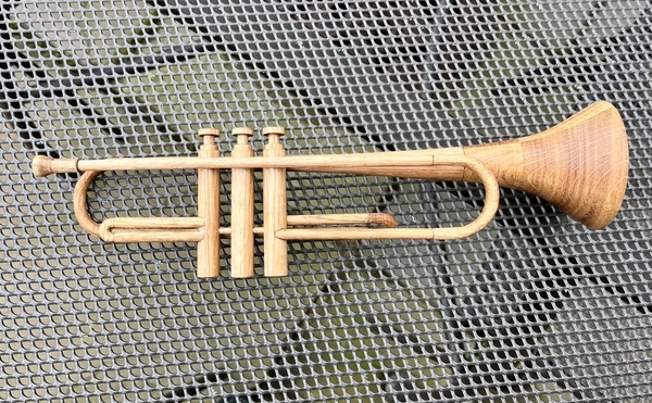 Trompette en chêne - un cadeau pour mon tuteur