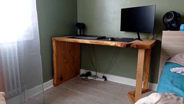 Bureau en châtaigner massif