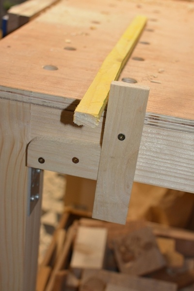 Butée d'établi pour sciage