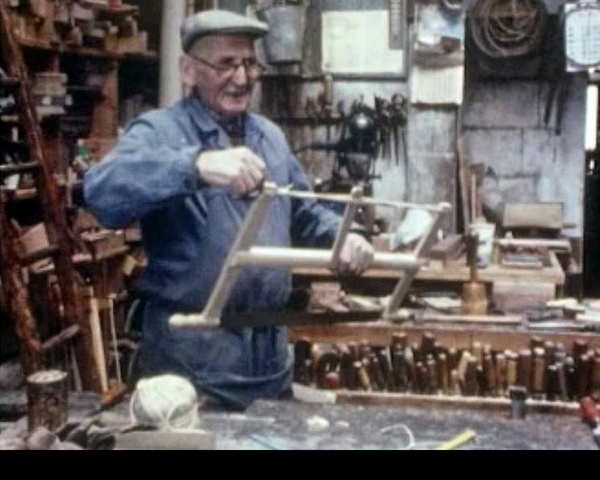 Le geste et la mémoire: Werner et Eric Raggenbass, outilleurs sur bois