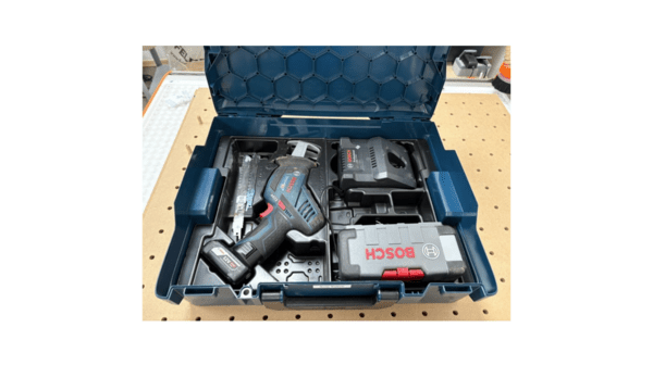 Scie sabre Bosch GSA 12V-14 Professional + 2 batteries + chargeur + lames — kit complet en L-Boxx