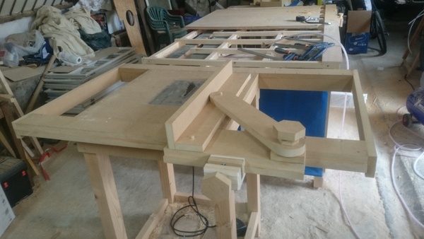 Table à defonceuse et scie circulaire