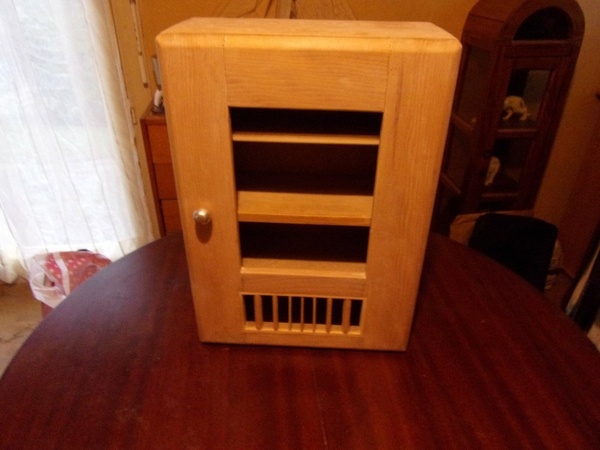 Meuble de salle de bains.