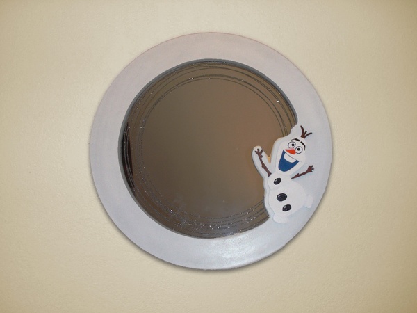 Miroir au mur de la chambre