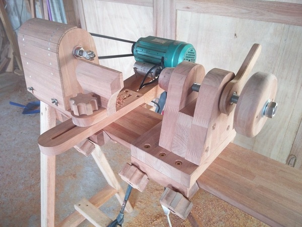 Tour à bois  en bois