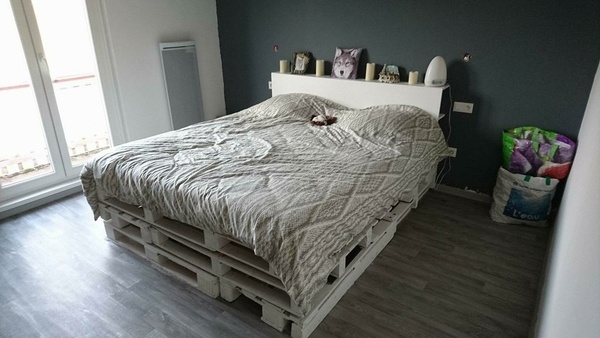 Sommier en palette et tête de lit en médium