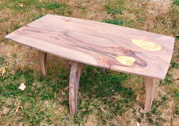 Table basse en noyer