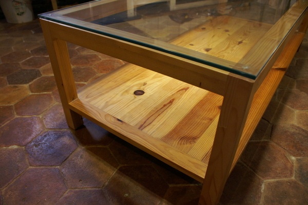 Table basse avec dessus en verre