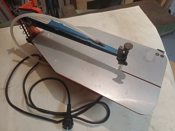 Scie à chantourner HEGNER