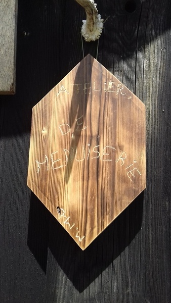 Une enseigne sur le temps de midi