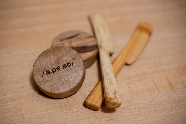 Décapsuleurs et couteaux en bois