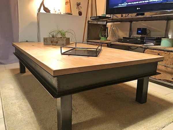 Table basse industriel en IPN et chêne massif