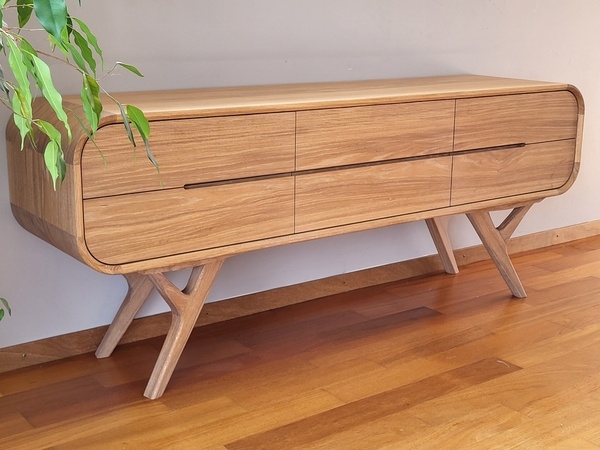 Commode à bords arrondis #2