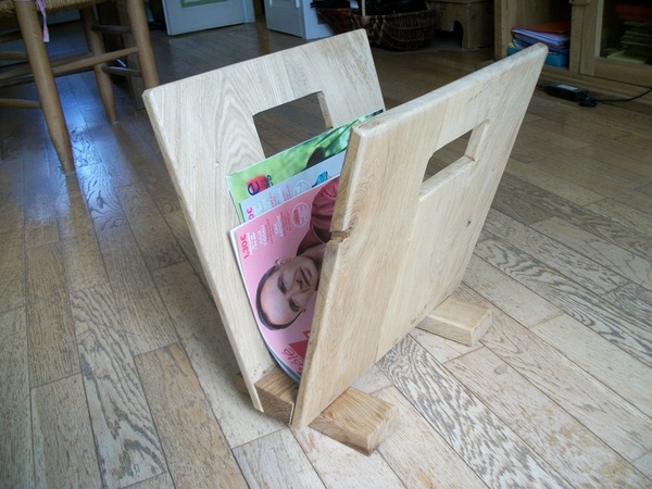 Porte journeaux en chêne.