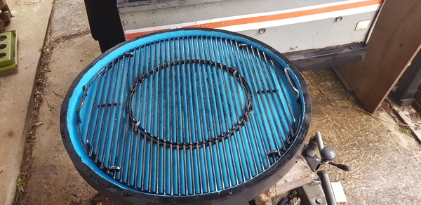 Récipient circulaire pour grille barbecue