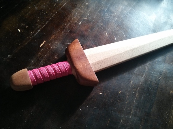 Epée en bois pour ma nièce