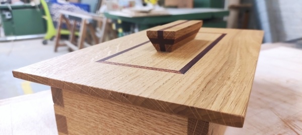 Boite chêne et sipo en queue d'arronde