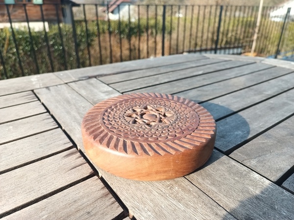 Dessous de plat sculpté