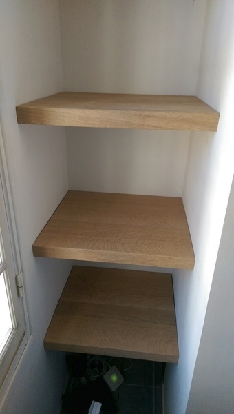 Tablette avec support invisible