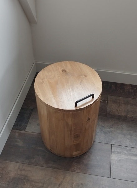 Poubelle avec les chutes