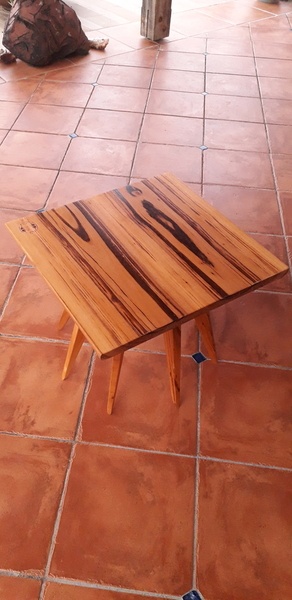 Petite table de chevet ''folle''