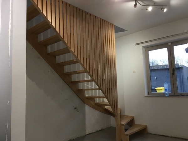 Escalier quart tournant avec pièce rapportée à crémaillères