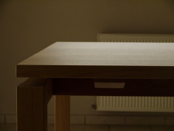 Table flottante à la Ishitani