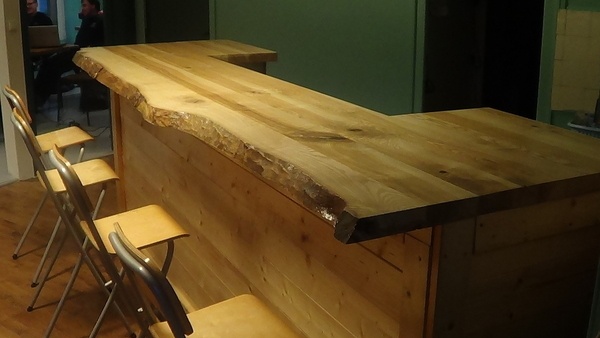 Bar en frêne très rustique avec flache apparent