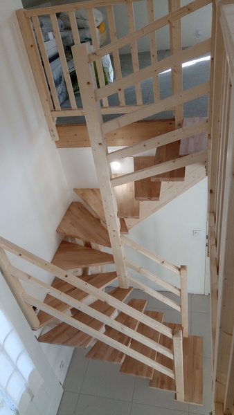 Escalier double 4 tournant bien charpenté