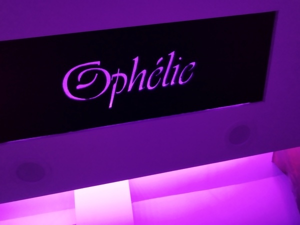 Lustre en MDF à LED avec prénom chantourné