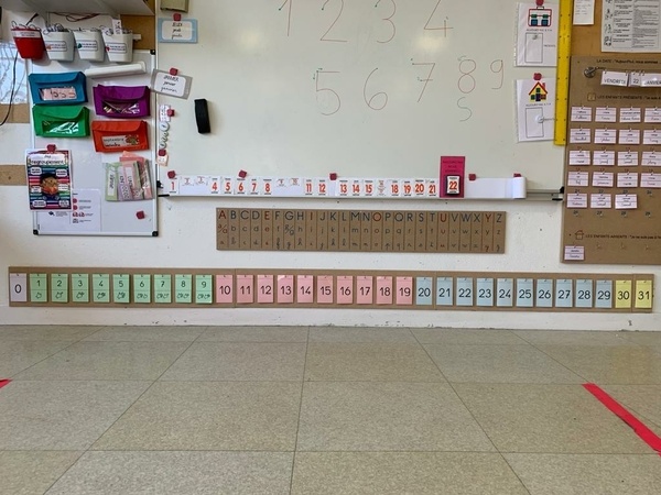 Ecole - Tableau de présence / frise des nombres / Abécédaire / plaque à compter