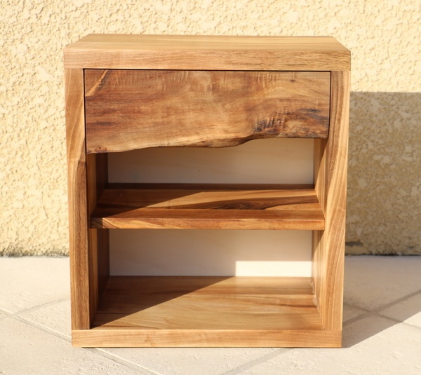 Table de chevet en noyer